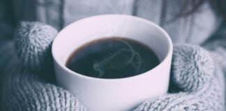 साउथ अफ्रीका के बल्लेबाज ने जड़ा ऐसा सिक्स कि गेंद गिरी स… साउथ