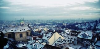 जालना में ओलावृष्टि से फसलों को भारी नुकसान, किसानों ने प… जालना