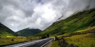 चुनावी हलचल के बीच असम के मुख्यमंत्री हिमंत विश्व शर्मा क… चुनावी