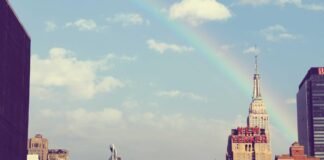 पुणे में बाल नाट्य महोत्सव के आयोजकों ने सई परांजपे की वि… पुणे