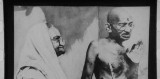 भारत छोड़ो आंदोलन: 1942 की वह क्रांति जिसने आज़ादी की राह खोली भारत छोड़ो आंदोलन के समय महात्मा गांधी और कस्तूरबा गांधी, 1942