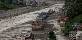नेपाल बाढ़ में 105 भारतीय समेत सैकड़ों लापता, भारत ने जारी किया हेल्पलाइन नंबर; हाई अलर्ट पर कई राज्य