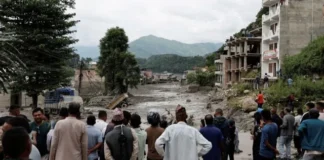 'हमारी आंखों के सामने बस्ती तबाह हो गई…', नेपाल त्रासदी का मंजर बयां कर रो पड़े लोग