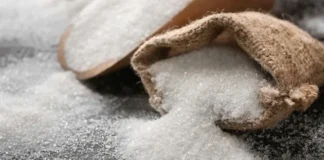 चीनी अब होने लगी सस्ती, क्यों गिरने लगे दाम? देखें नई कीमत