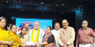 60 महिलाओं को आजीवन मुफ्त बस सफर का तोहफा; रक्षाबंधन पर सहयात्री की यात्रा भी फ्री, साड़ियां और मिठाई बांटी