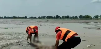 नेपाल की नदियों में अभी भी बहकर आ रहे डेडबॉडी, अस्थायी मुर्दाघरों में शव पहचान के लिए रखे