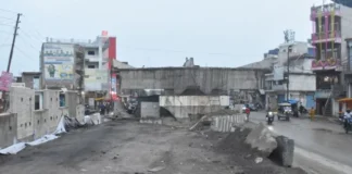 गोरखपुर के पादरी बाजार फ्लाईओवर निर्माण में मकान बना रोड़ा, कोर्ट केस से काम प्रभावित