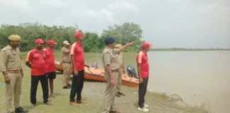 तिब्बत की झील टूटने से नारायणी नदी उफान पर, महराजगंज के सीमावर्ती गांवों में बजा सायरन; देखें PHOTOS