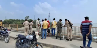 बलिया में फोन पर बात करने के बाद पुल से सरयू में कूदी कंप्यूटर इंजीनियरिंग की छात्रा, तलाश जारी
