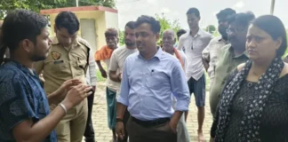 वाराणसी में रास्ते के विवाद से परेशान महिला ने दी जान, 19 घंटे से घर के बाहर रखा शव
