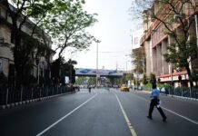 कोलकाता भगदड़ में जान गंवाने वालों के परिजनों को 2 लाख रुपये की सहायता कोलकाता भगदड़