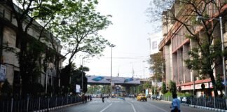 कोलकाता भगदड़ में जान गंवाने वालों के परिजनों को 2 लाख रुपये की सहायता कोलकाता भगदड़